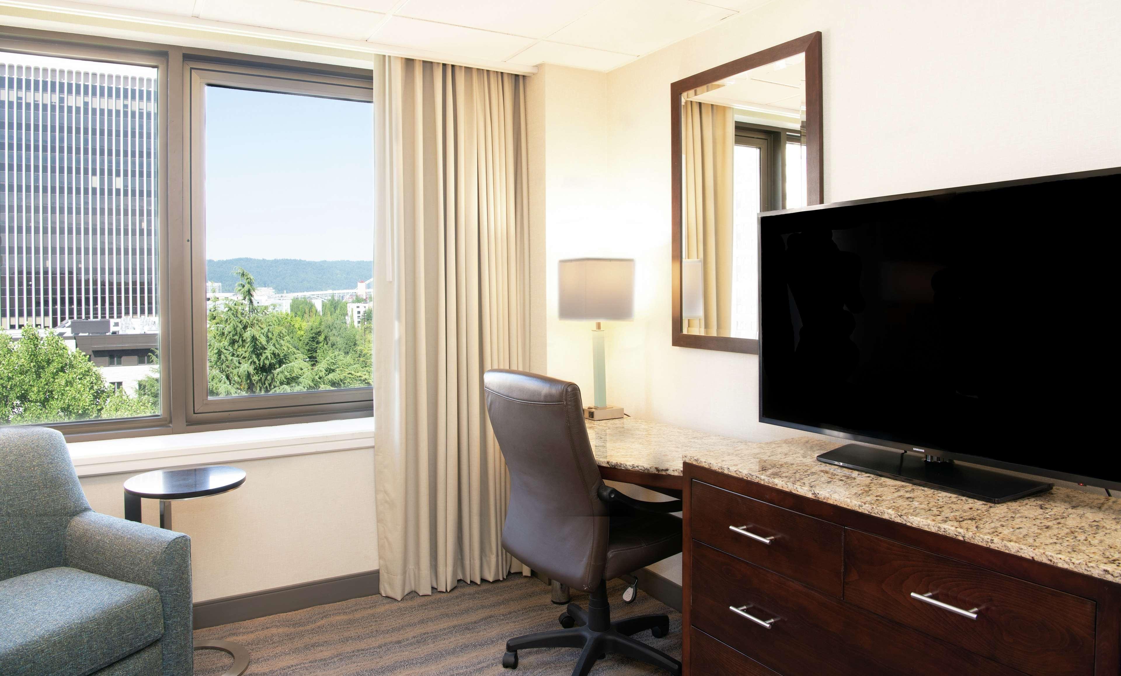 Doubletree By Hilton Portland Exterior foto